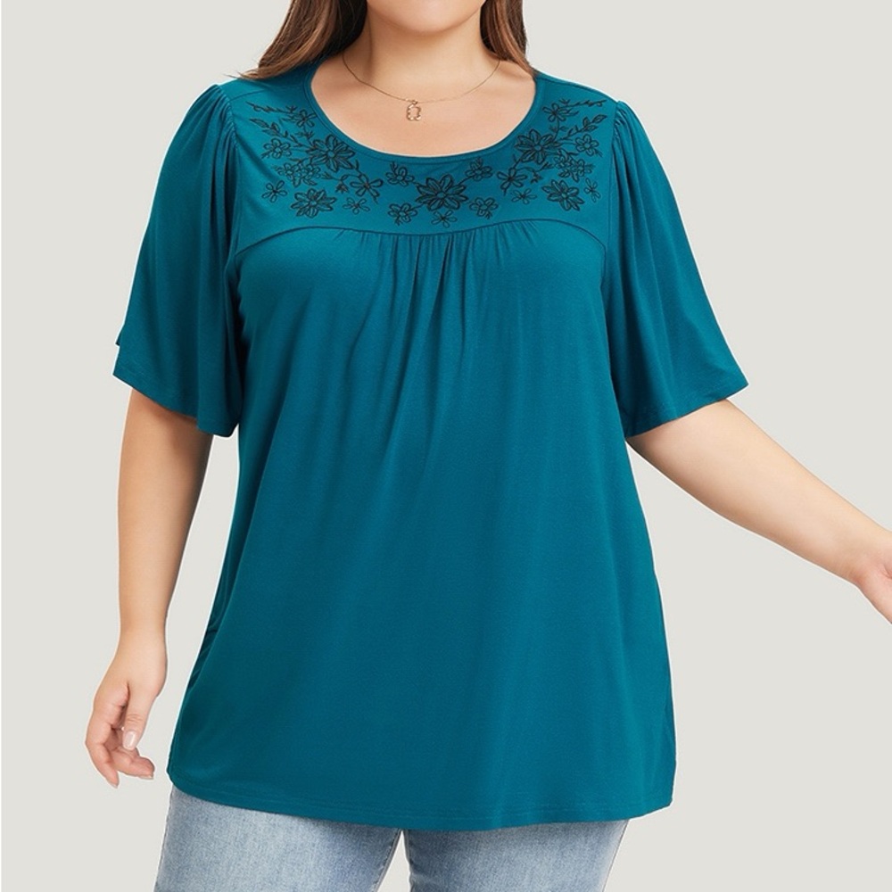 BloomChic Teal Embroidered Women's Top Plus Size 6X (30)